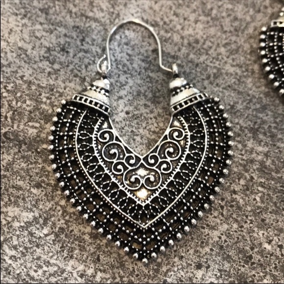 - NWOT! Boho Style Tibetan Silver Earrings! - Picture 2 of 6